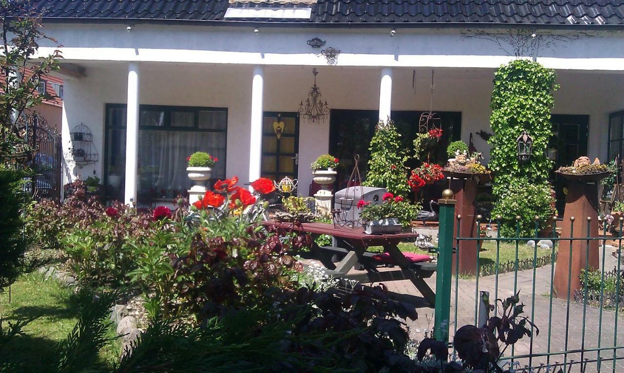 Cafesahne U Pension Dranske Buitenkant foto